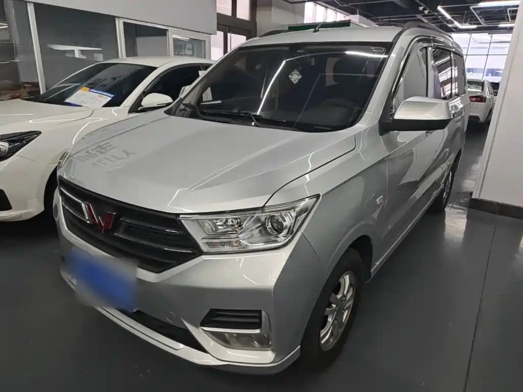 Wuling Hongguang — фото 2