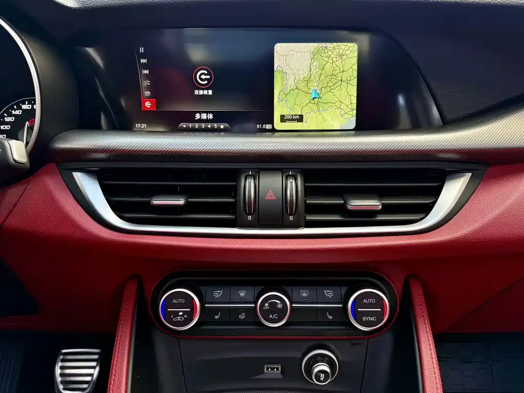 Alfa Romeo Stelvio — фото 11