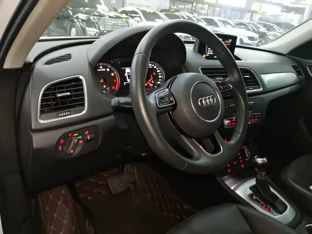 Audi Q3 — фото 10
