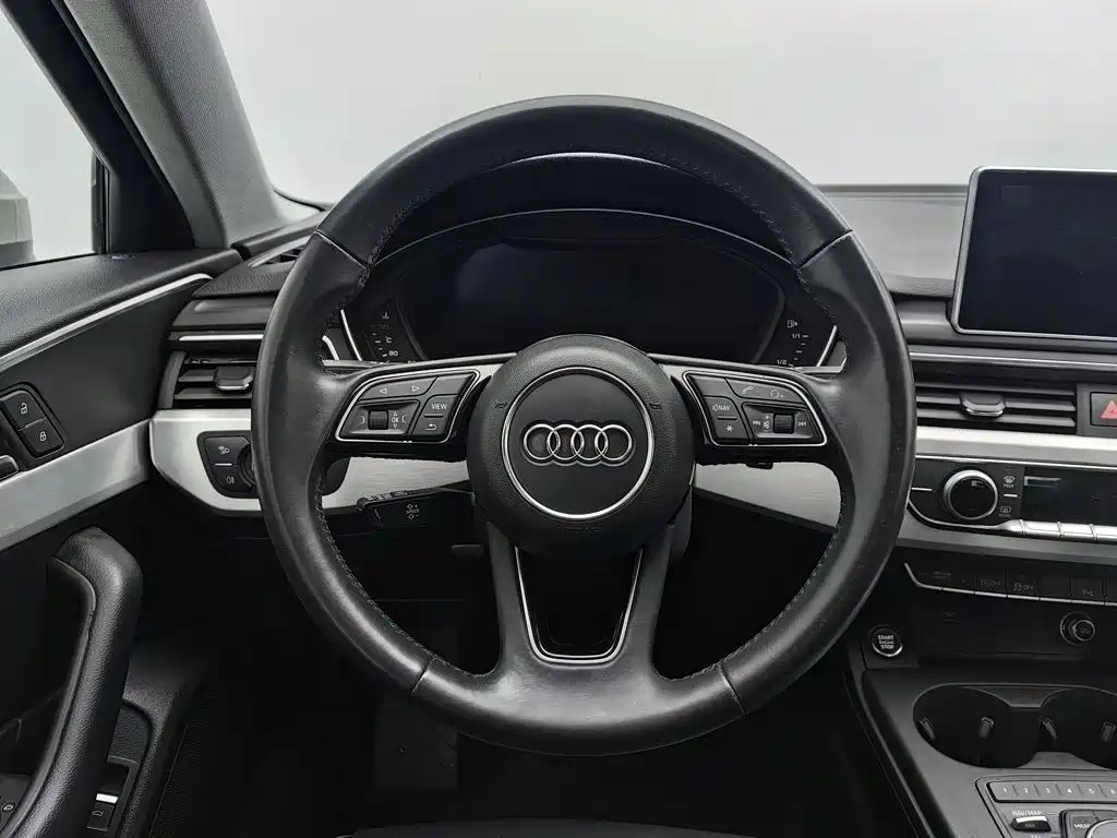 Audi A4L — фото 11