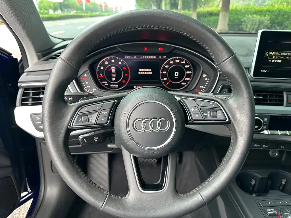 Audi A4L — фото 7