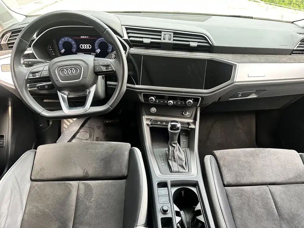 Audi Q3 — фото 15