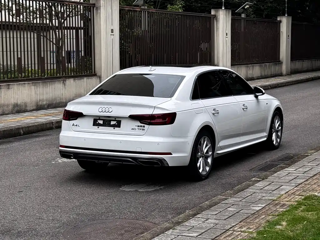 Audi A4L — фото 10