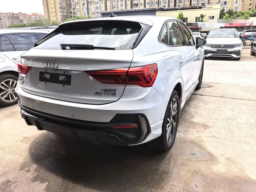 Audi Q3 Sportback — фото 10