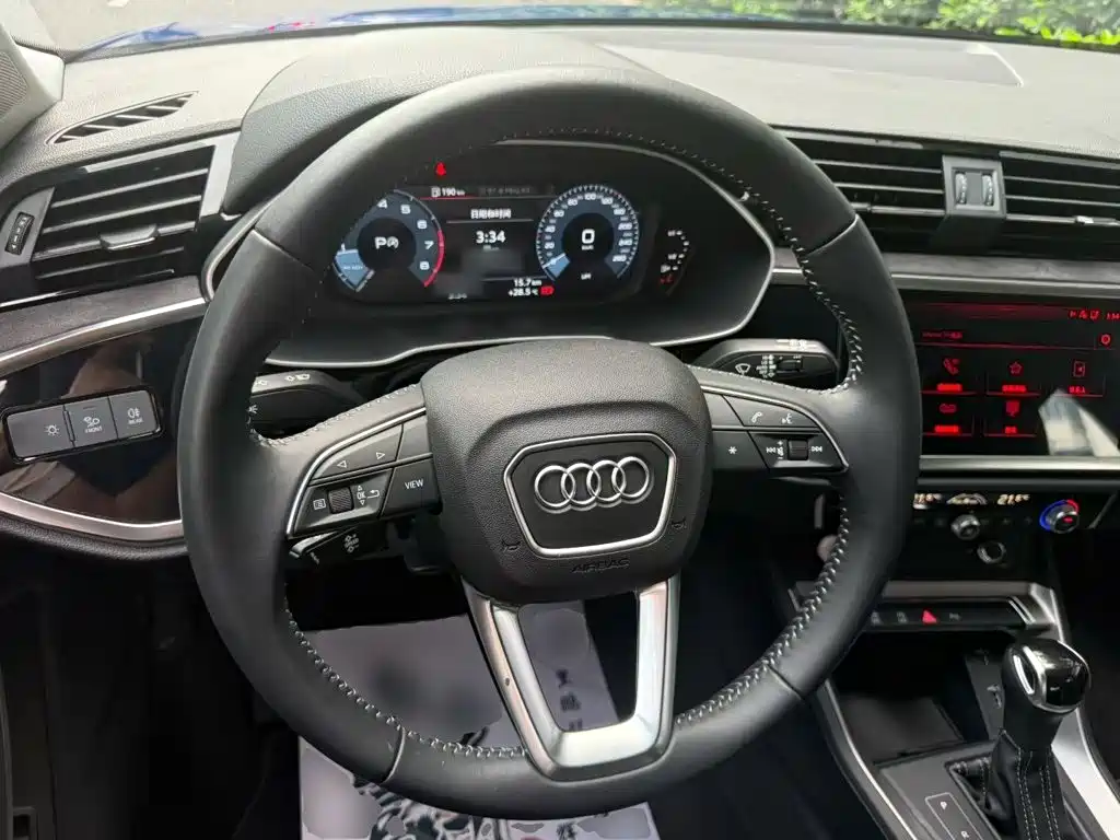 Audi Q3 — фото 11