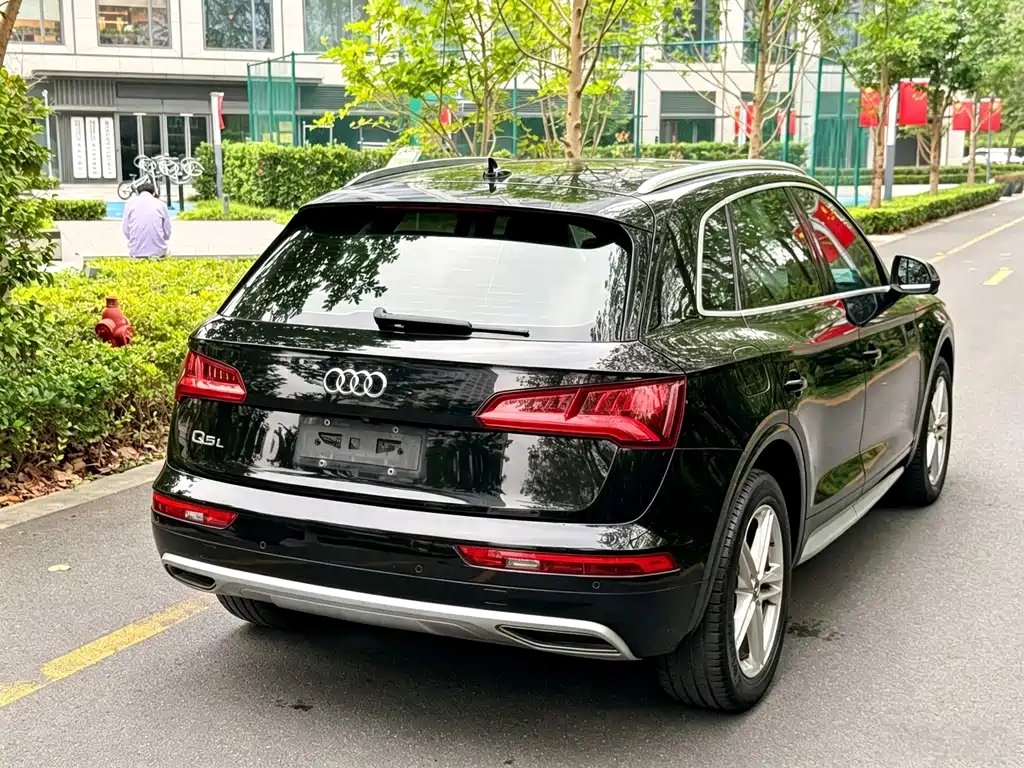 Audi Q5L — фото 3