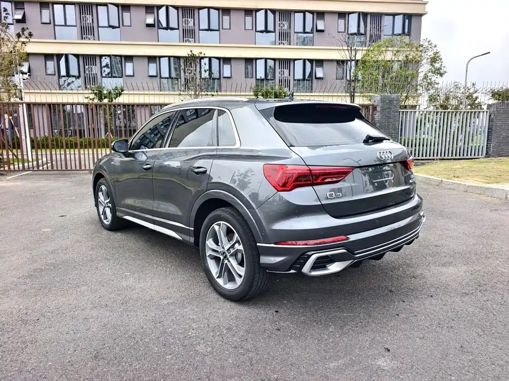Audi Q3 — фото 14