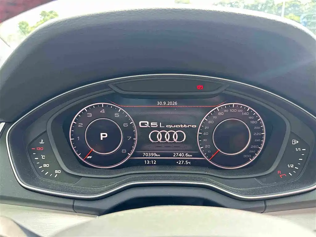 Audi Q5L — фото 10