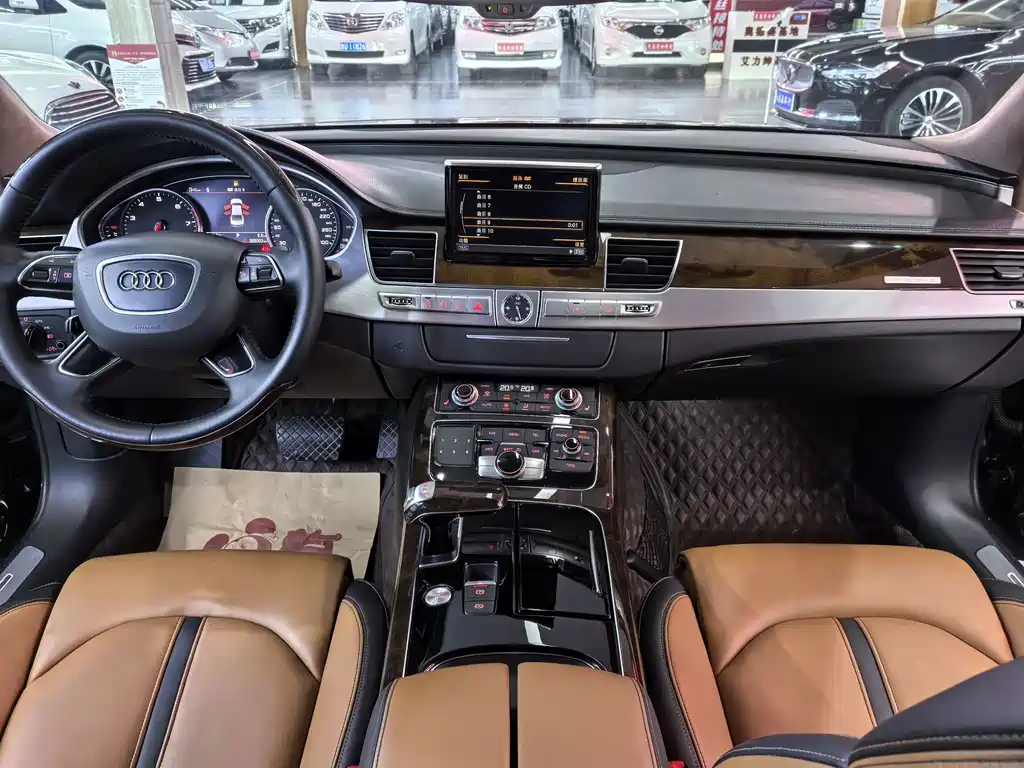 Audi A8 — фото 11