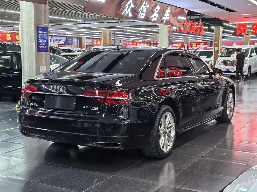 Audi A8 — фото 4