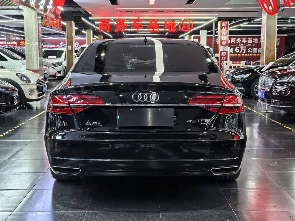 Audi A8 — фото 5
