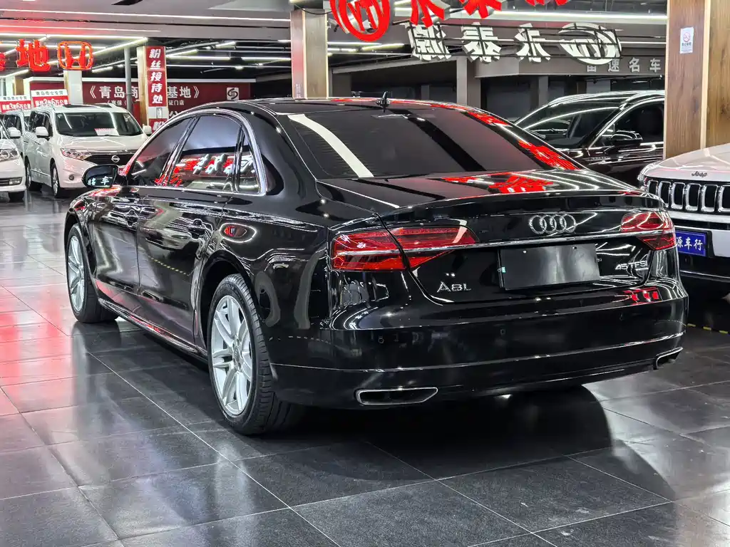 Audi A8 — фото 6