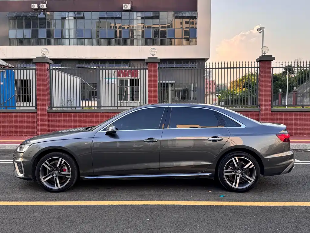 Audi A4L — фото 7