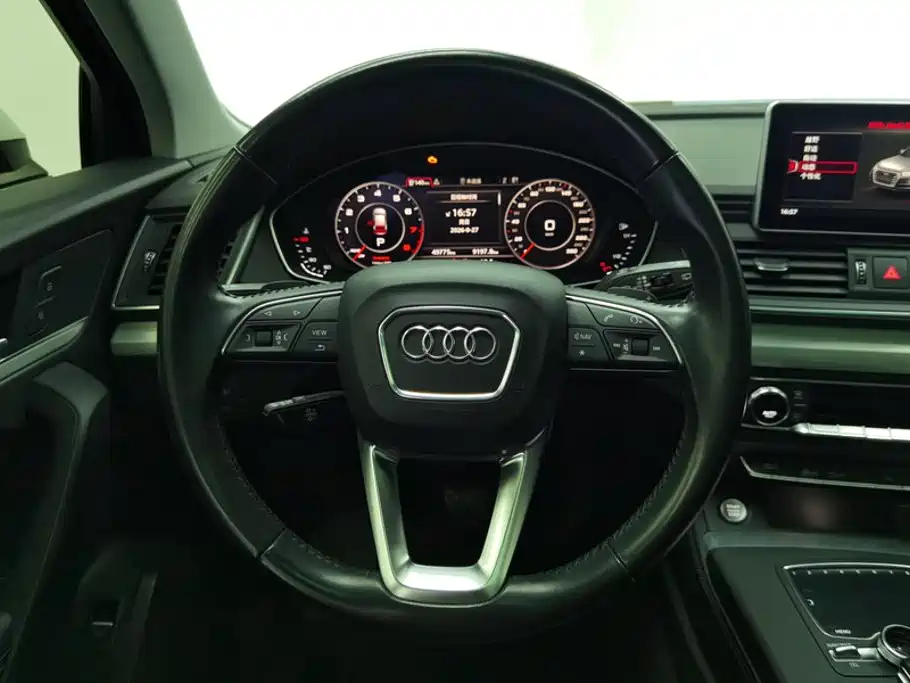 Audi Q5L — фото 15