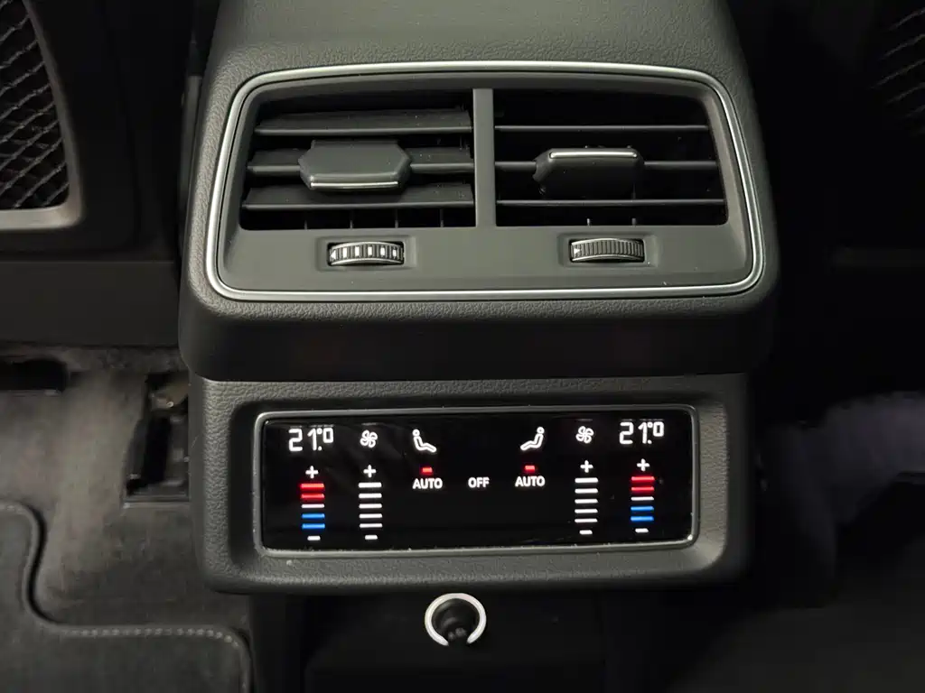 Audi e-tron — фото 15