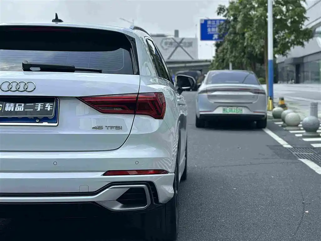 Audi Q3 — фото 11