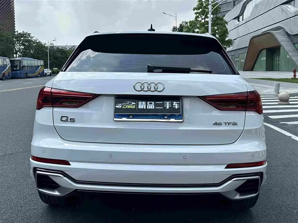 Audi Q3 — фото 8