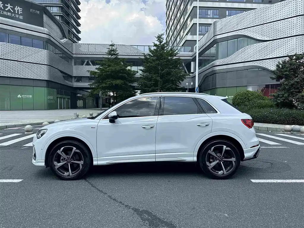 Audi Q3 — фото 10