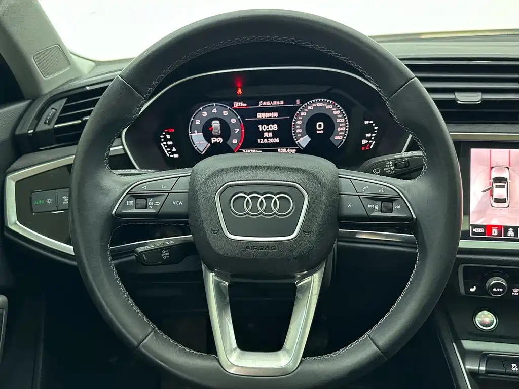 Audi Q3 — фото 11