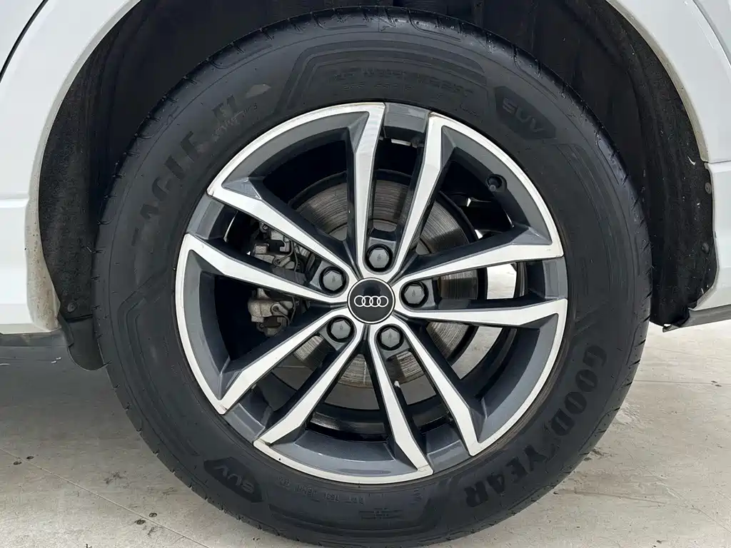 Audi Q3 — фото 18