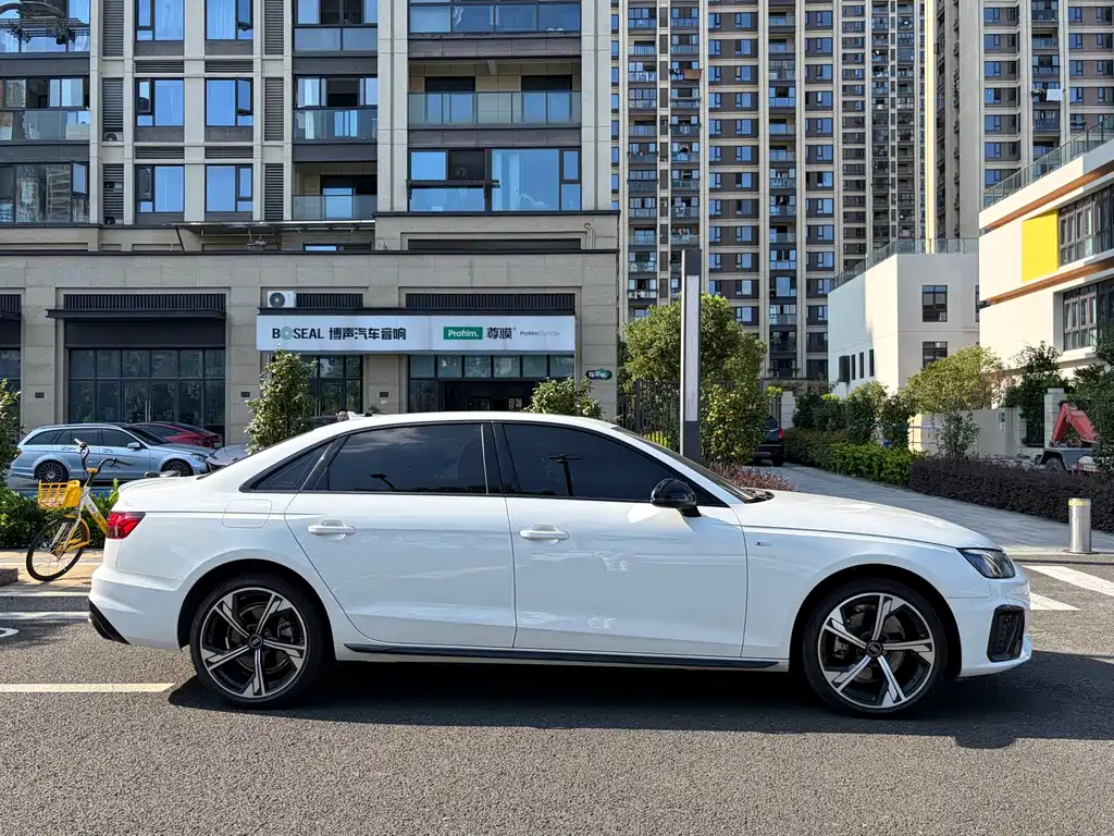 Audi A4L — фото 19
