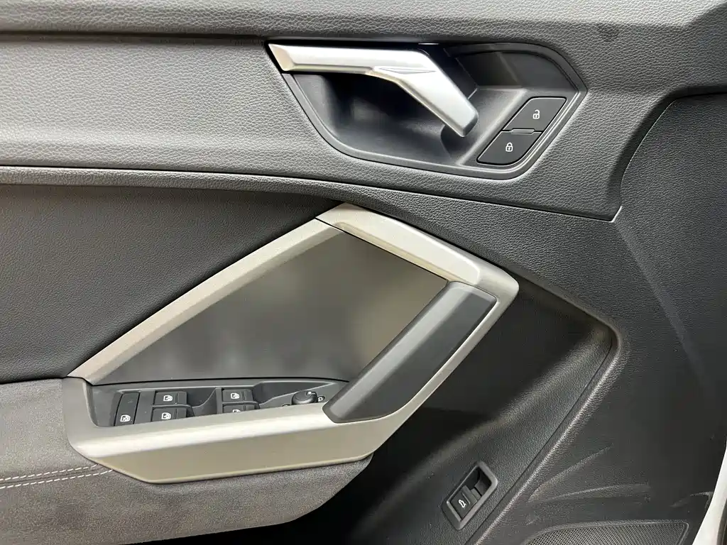 Audi Q3 — фото 11