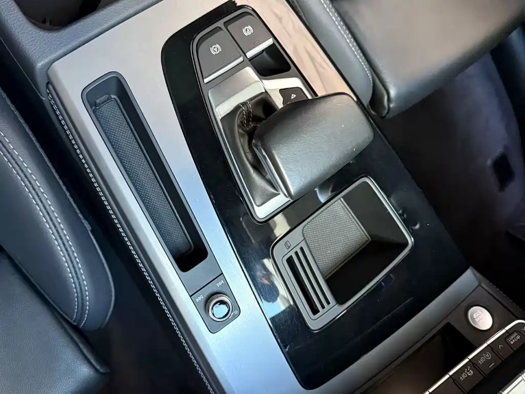 Audi Q5L — фото 5