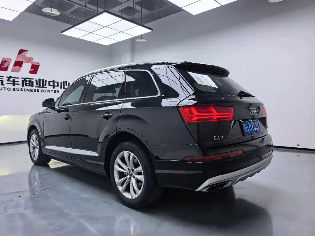 Audi Q7 — фото 7