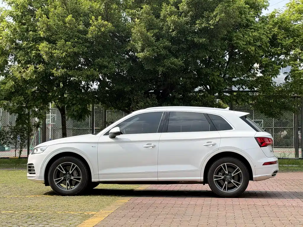 Audi Q5L — фото 4