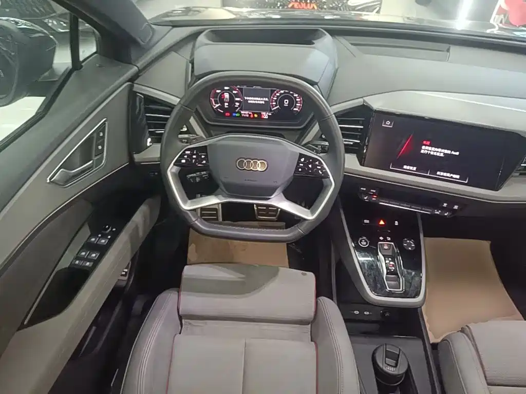 Audi Q5 e-tron — фото 11