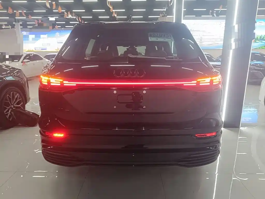 Audi Q5 e-tron — фото 6