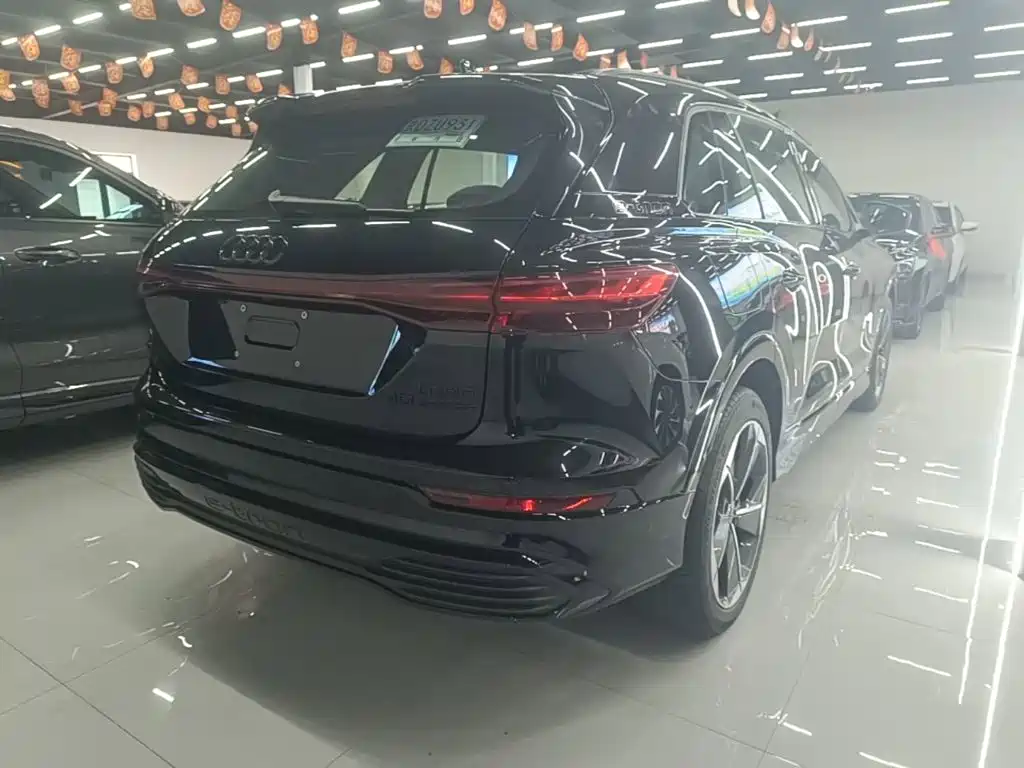 Audi Q5 e-tron — фото 7