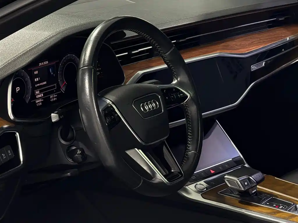 Audi A6L — фото 11