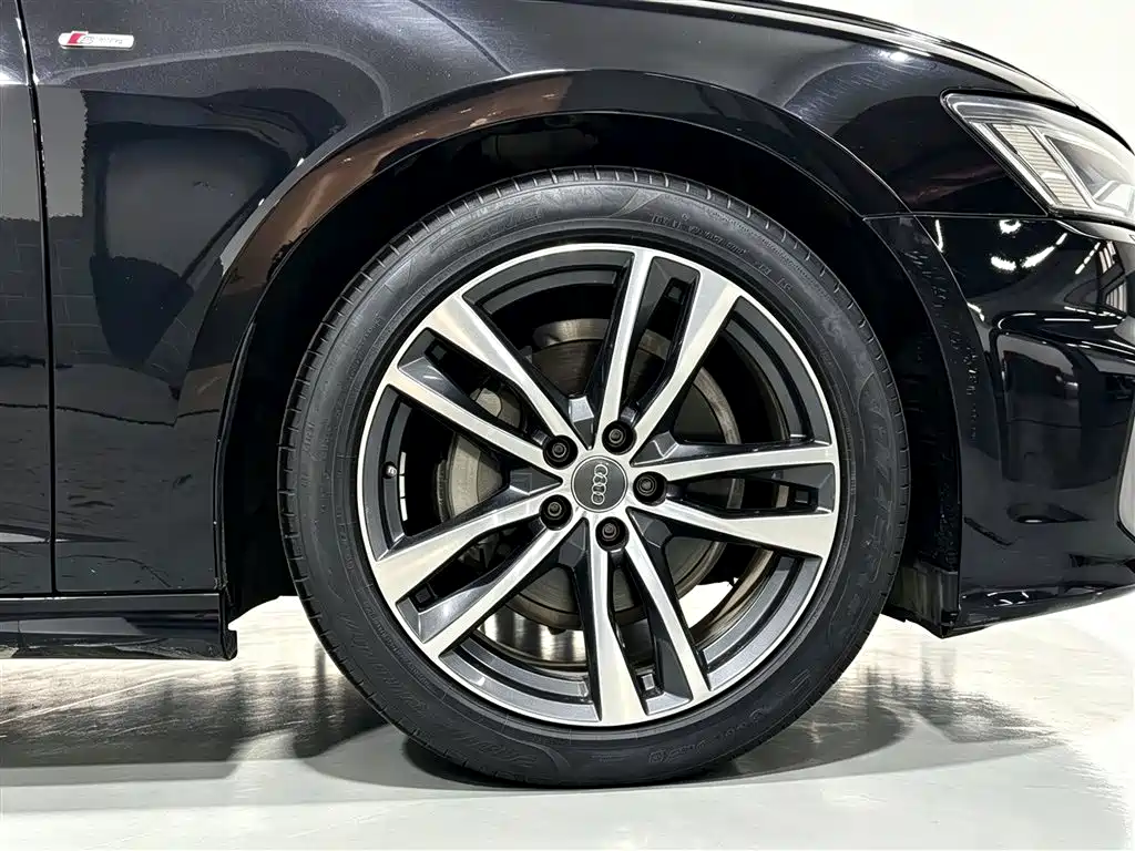 Audi A6L — фото 14