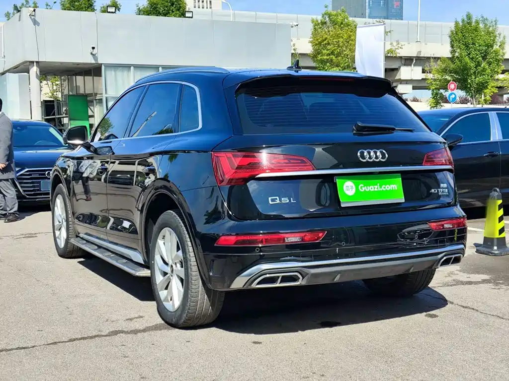 Audi Q5L — фото 24