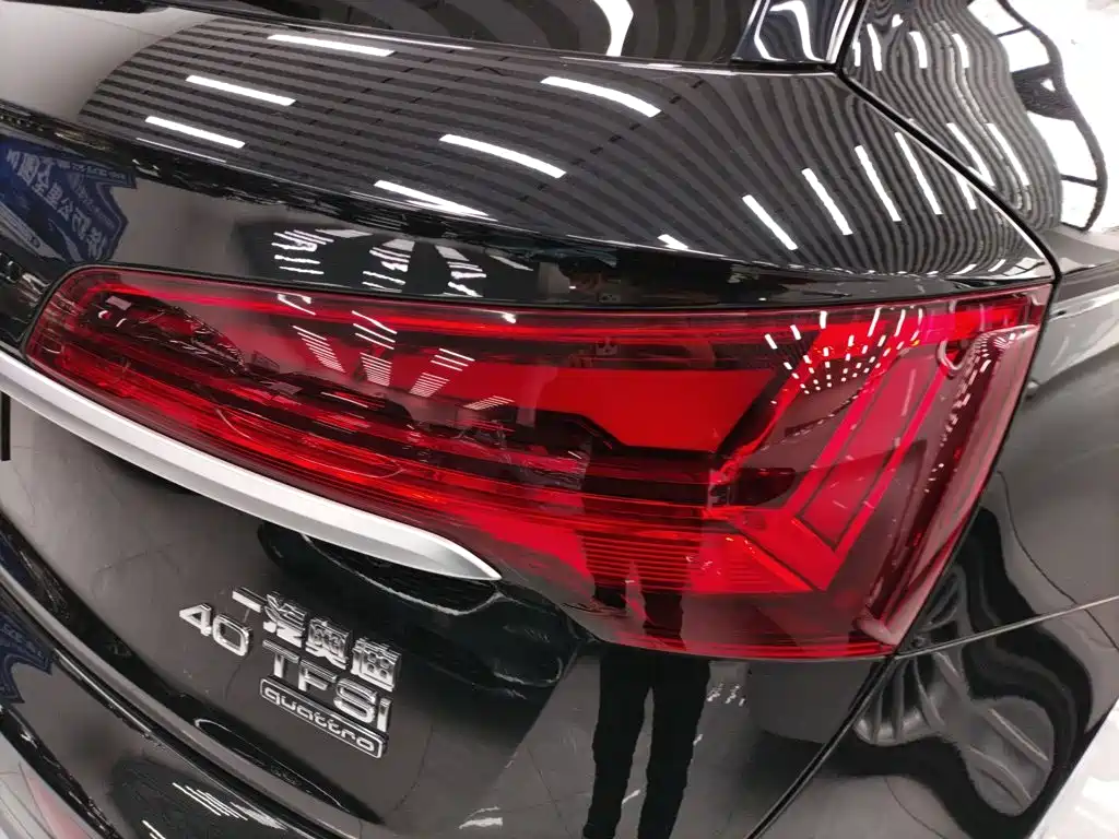 Audi Q5L — фото 24