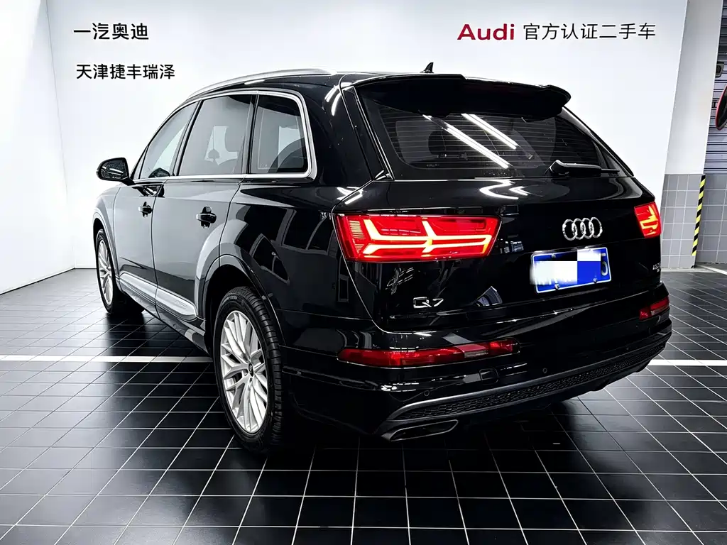 Audi Q7 — фото 7