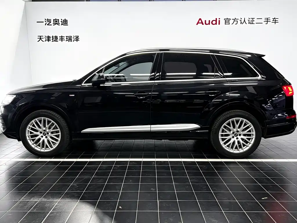 Audi Q7 — фото 8