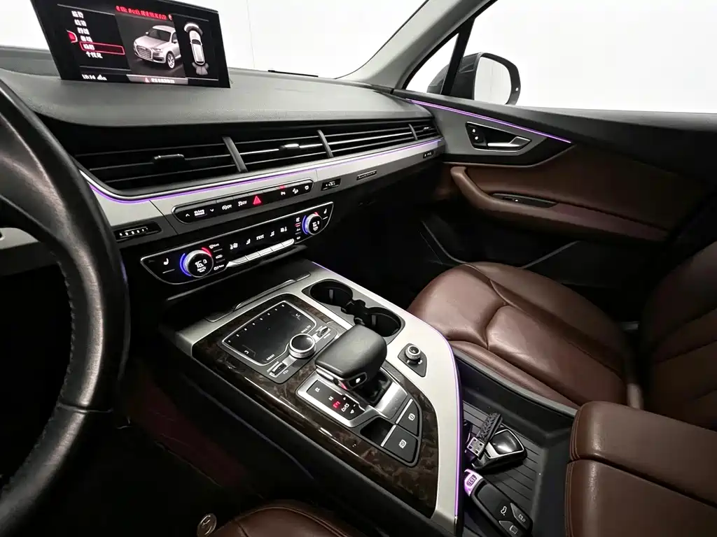 Audi Q7 — фото 10