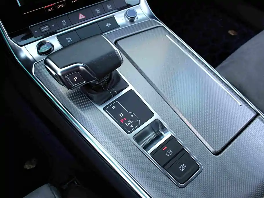 Audi A6L — фото 13