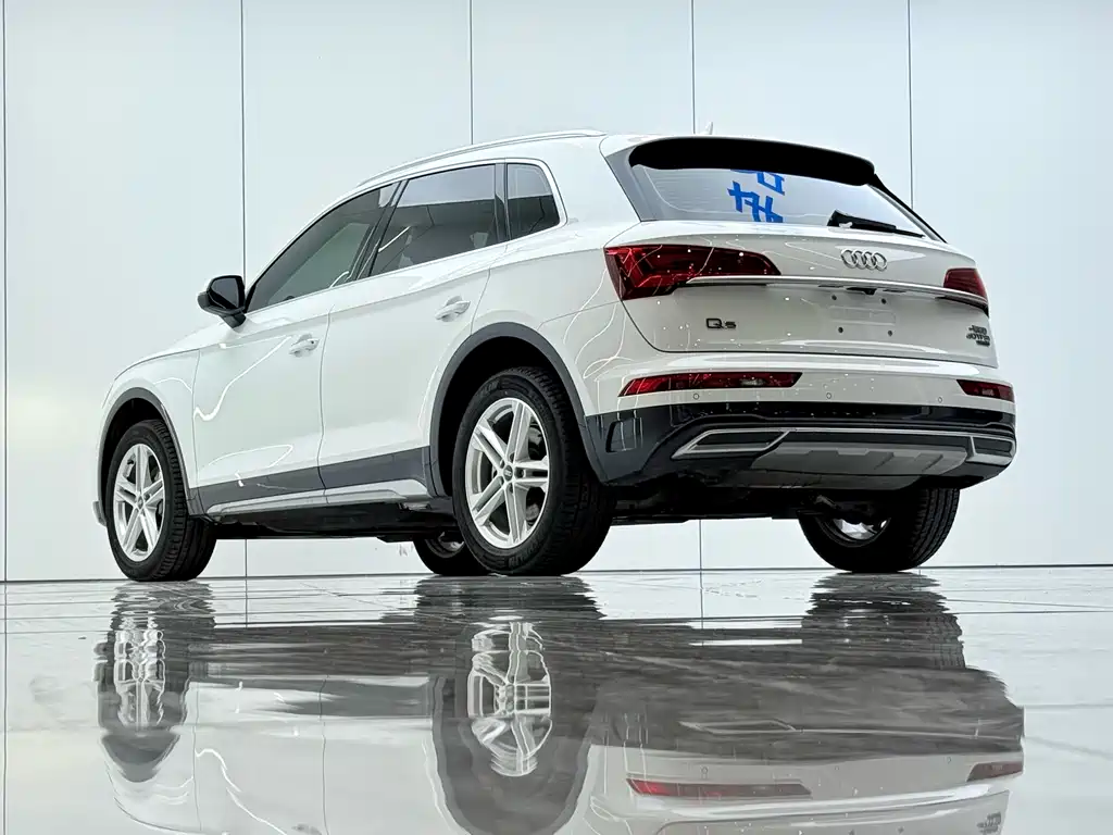 Audi Q5L — фото 13