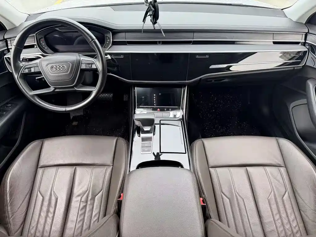Audi A8 — фото 5