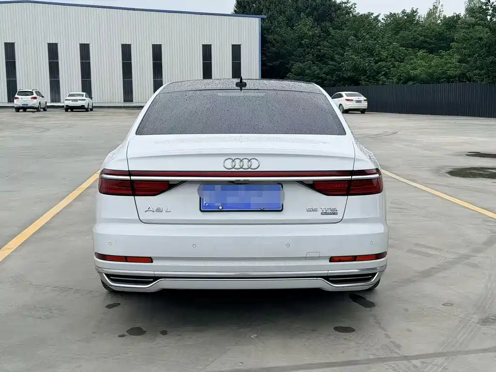 Audi A8 — фото 8