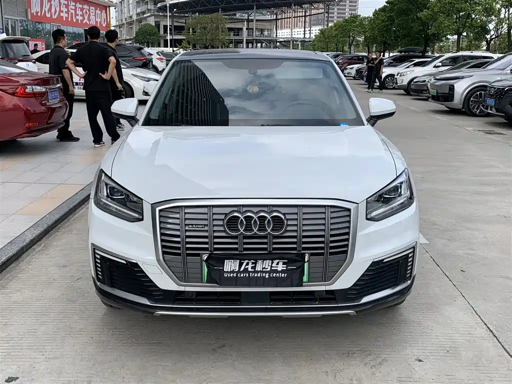 Audi Q2L e-tron — фото 2