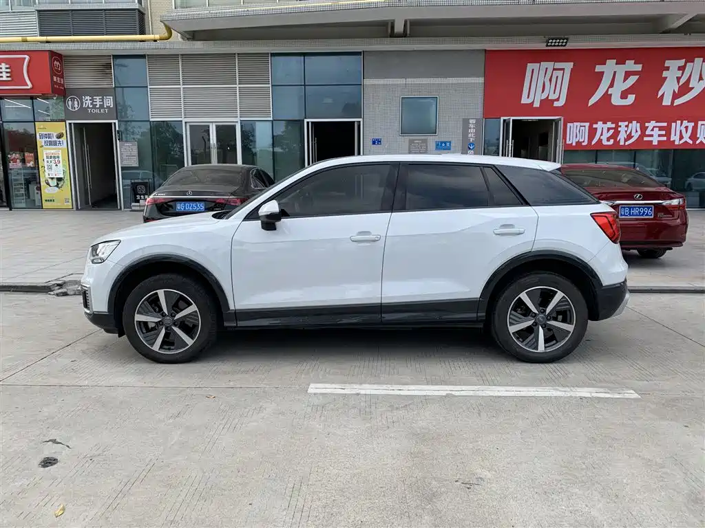 Audi Q2L e-tron — фото 3