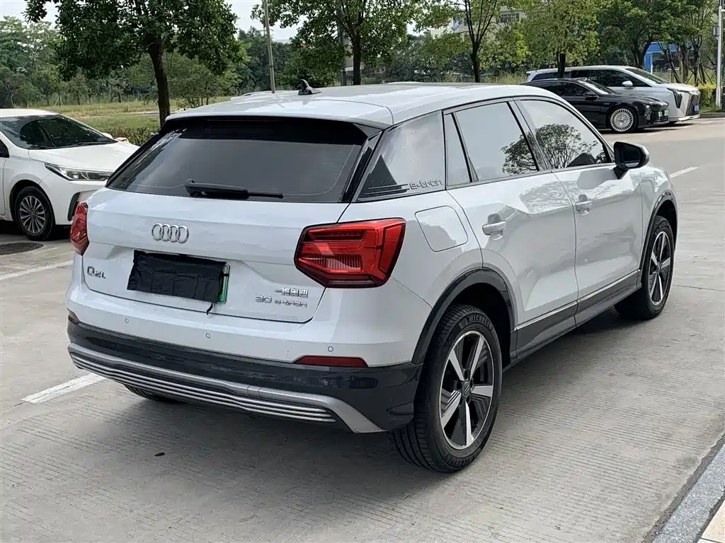 Audi Q2L e-tron — фото 8