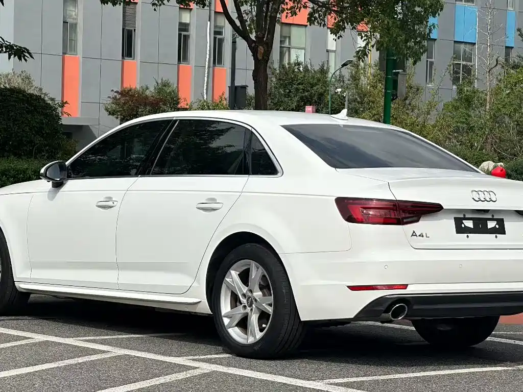 Audi A4L — фото 4