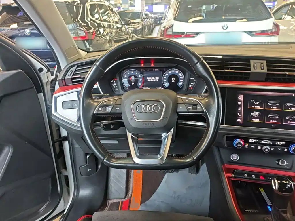 Audi Q3 — фото 11
