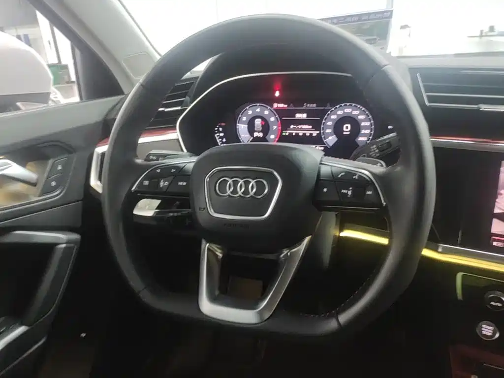 Audi Q3 — фото 11