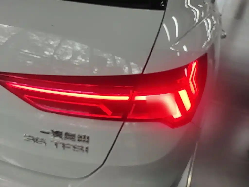 Audi Q3 — фото 8